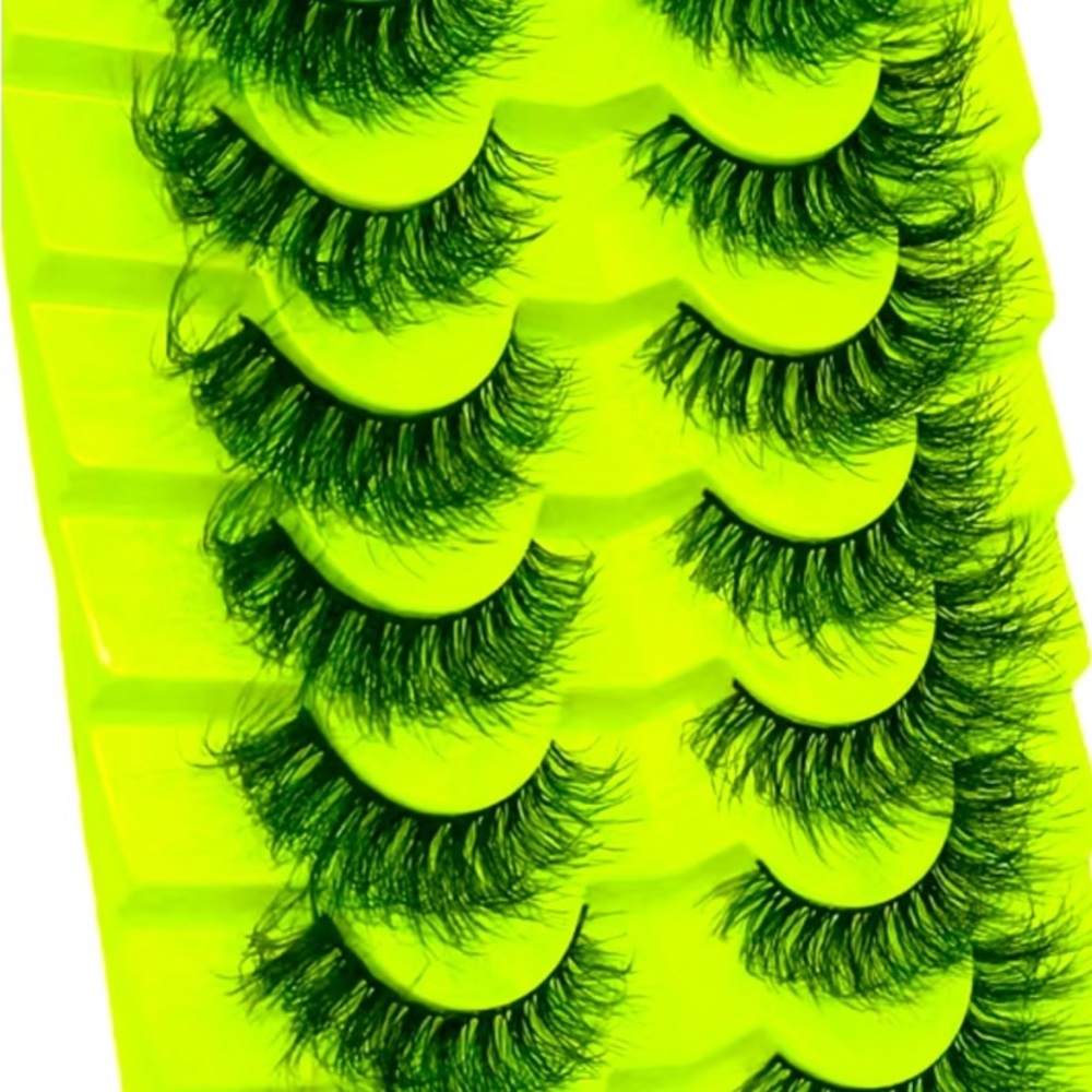 whispy eyelashes - Picture 4 of 6